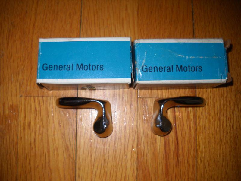 A nos pair of 1966-1967 pontiac tempest & tempest custom vent window handles 