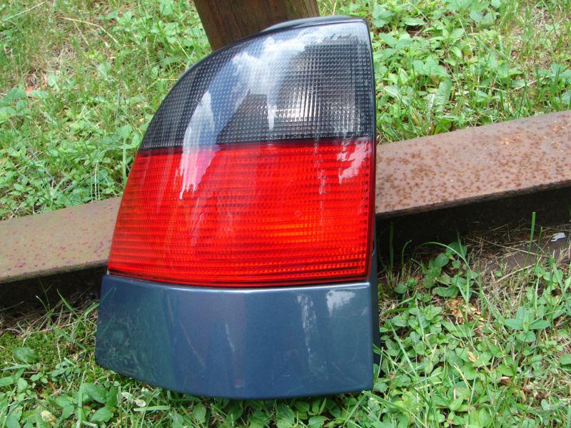 1999 00 01 saab 9-5 station wagon tail light lh sw cnr qtr mtd