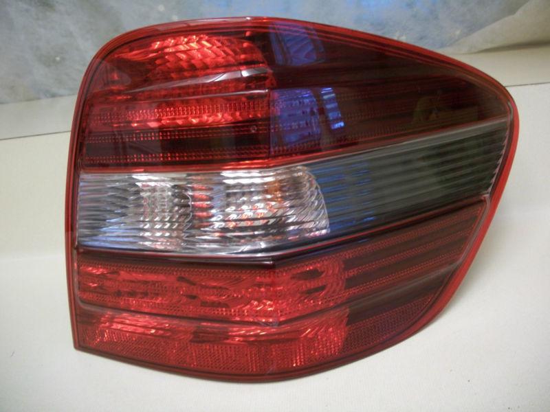 Mercedes ml63 ml500 ml350 ml320 ml550 07 08 09 10 11 tail light rh orignal oem