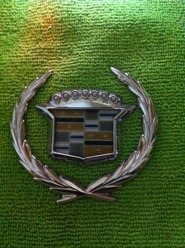 Cadillac cadi emblem logo decal badge chrome metal icon ornament side rear lh rh