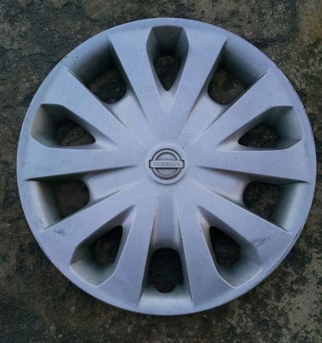 Nissan versa oem 15&#034;  hubcap wheel cover looks nice..