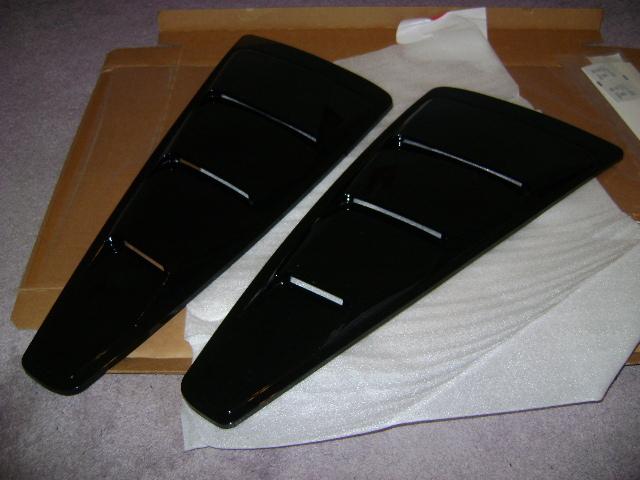 Mustang quarter window louvers 2005-2014 painted black ua