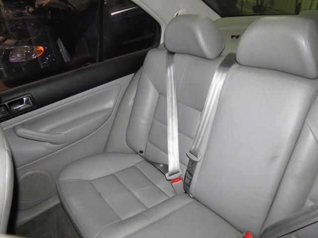 2004 volkswagen jetta rear seat belt & retractor only rh passenger gray