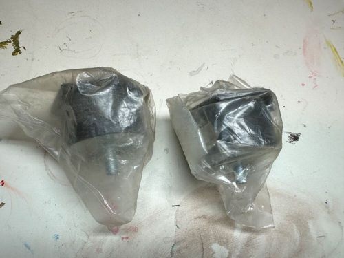 Pair of new engine mounts vr242 1206612 for volvo 164