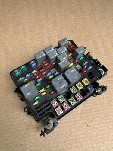 2003-2006 suburban tahoe silverado fuse box 15786043-02