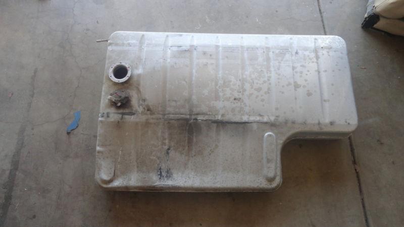 1981 cessna 172 p right hand long range fuel tank with sending unit