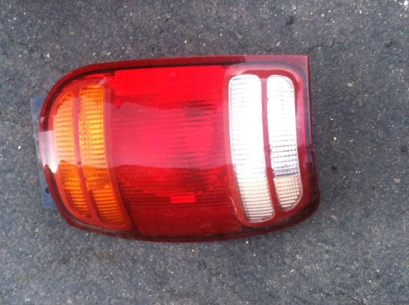 2000 ford explorer tail light assembly (used) (driver's side)