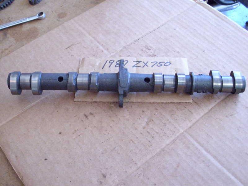 Kawasaki  zx-750 1987, exhaust cam shaft, lobes look real good. no excess wear