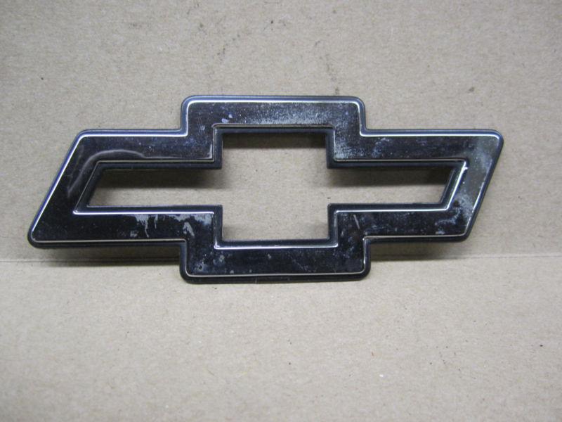 Chevy chevrolet emblem ornament chrome outline   oe # 10249082