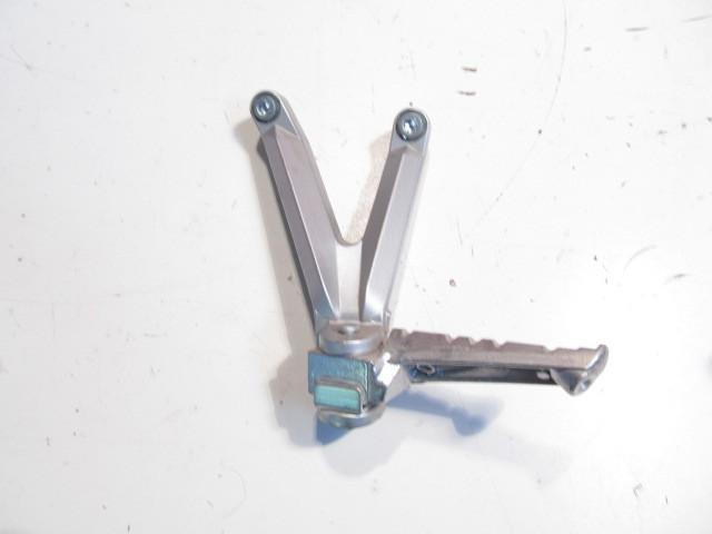 Hyosung gt250 comet 250 2007-07 left rear foot peg and bracket 86897