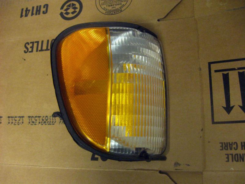 Ford e150 econoline corner light passenger right side 92-00