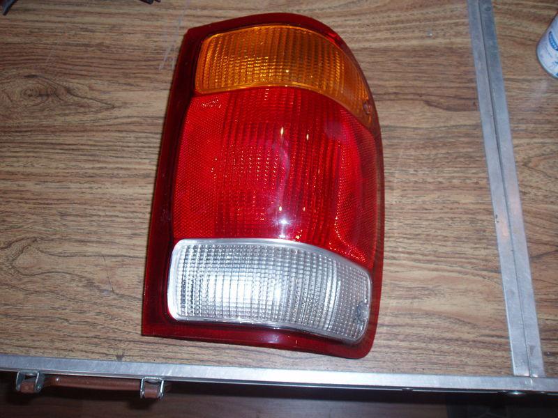 1998-99 ford ranger tail light right passenger side