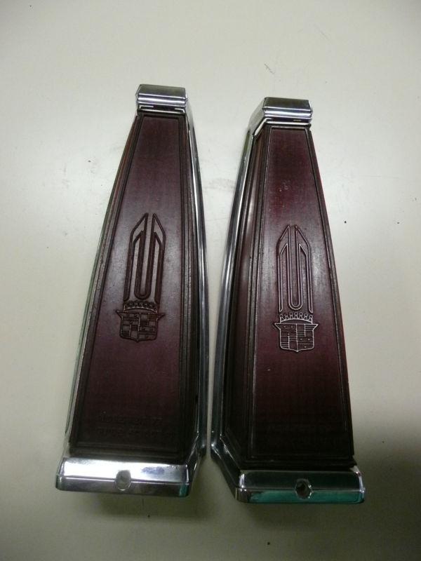 Pair of cadillac tail light assemblies bezels & lenses