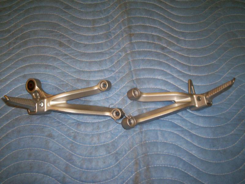 Suzuki gsxr1000/y2k model year/rear buddy peg set