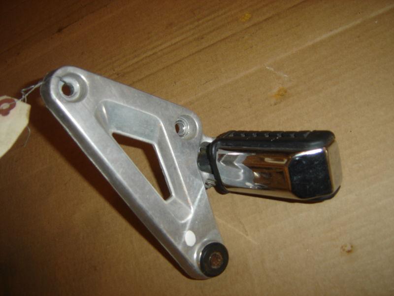 1984 honda vf700 vf 700 magna left passenger footpeg & bracket  --   inv# c-r31