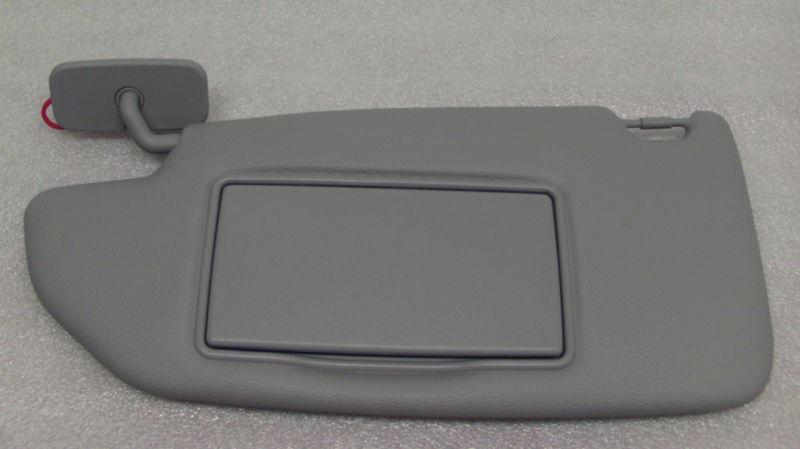 2001 volvo s60 oem light gray vinyl sun visor with homelink for drivers side