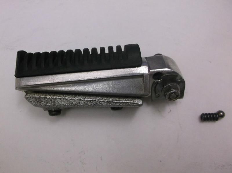 Yamaha fz1 2001-2005 rear left footrest footpeg part # 5lv-27431-01-00