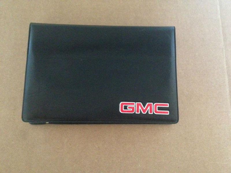 2005 gmc yukon / yukon xl  owners manual with on-star cd in great condition 