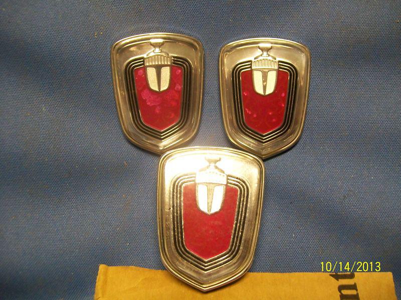 Chevrolet monte carlo emblems factory oem 3 pieces hood roof pillar