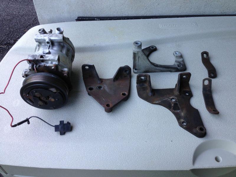 Ford oem ac compressor model(7501)(709u)all mounting brackets included  5.0 litr