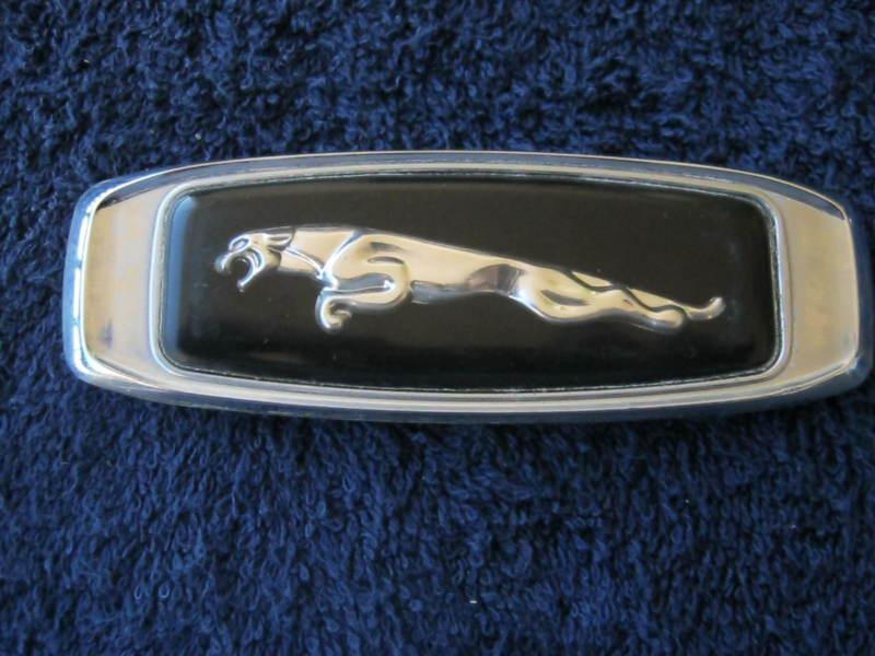  jaguar xj  drivers side/ left fender emblem logo 