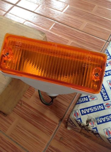 Nissan sunny sentra b11 front indicator lamps lh nos japan.