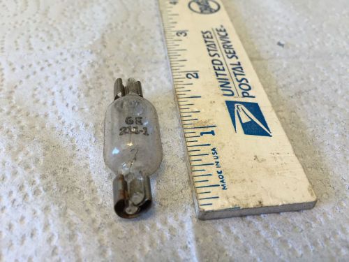 Ford; chrysler; gm; studebaker; old car light bulb,   pn 211.   item:  0018