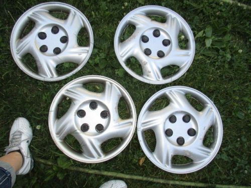 Set of 4 97-02 pontiac grand prix montana transport 15&#034; hub caps oem used wheel