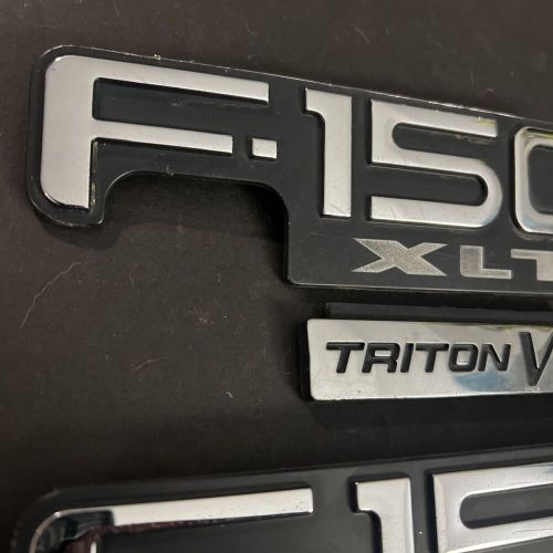 (2) 97 98 99 00 01 02 03 04 ford f-150 triton v8 side emblem badge set oem pair