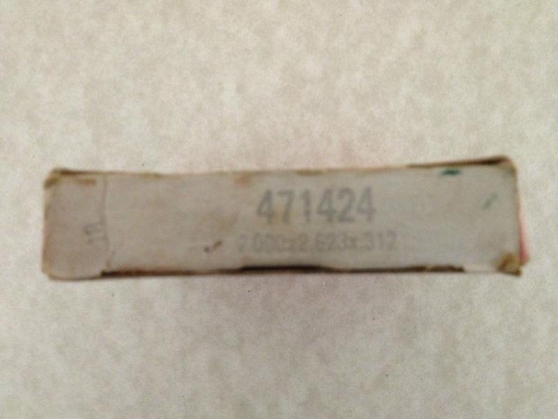 471424 -- national federal-mogul -- oil seal -- one available in original box