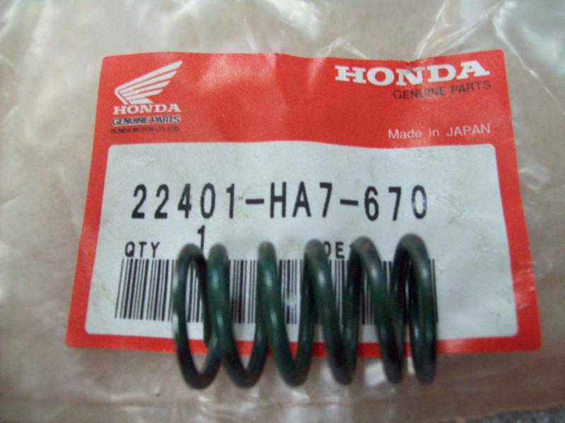 Genuine honda clutch spring trx300 trx350 trx400 trx450 22401-ha7-670 new nos