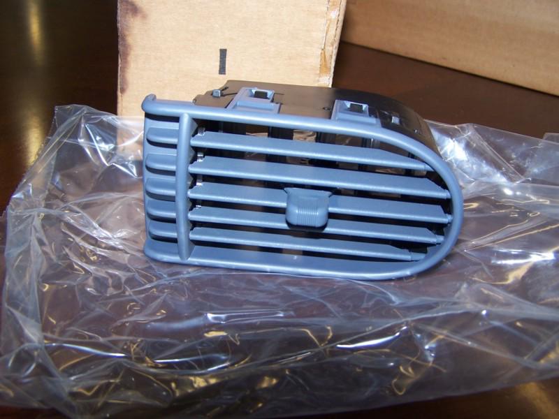 Buick 10279475 genuine oem factory original air outlet '97-'99 century new vent