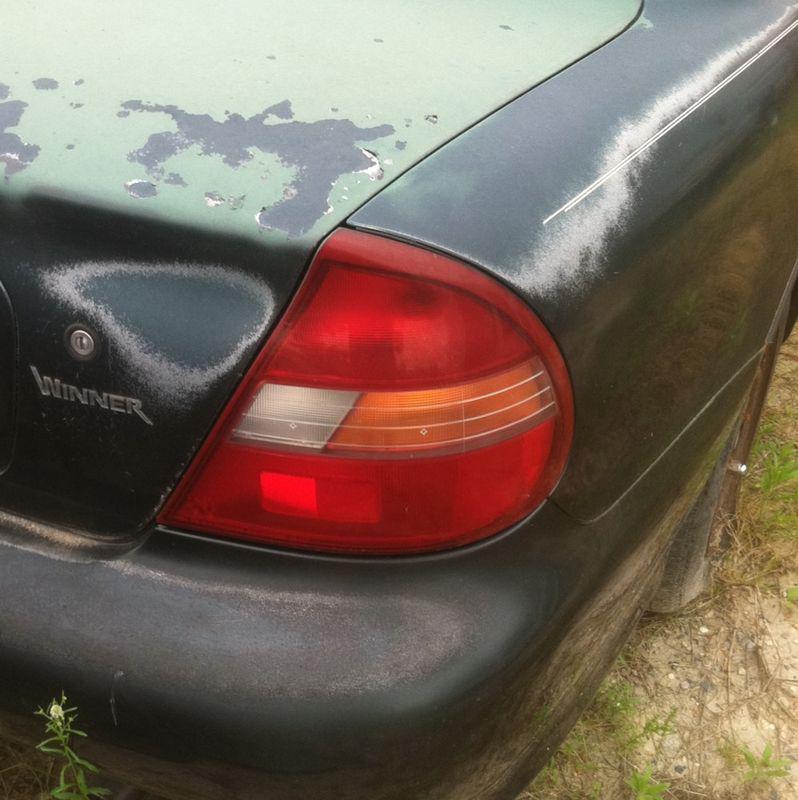 1997-98 hyundai sonata right tail light