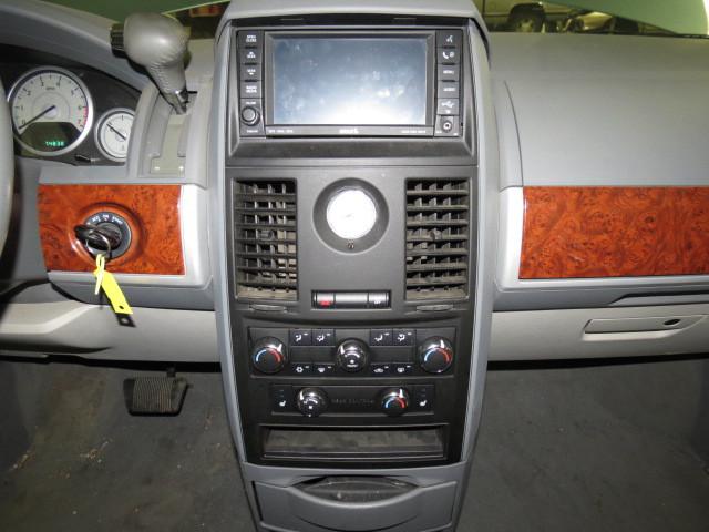 2008 chrysler town & country radio trim dash bezel 2621190