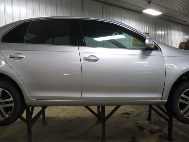 2005 volkswagen jetta 77750 miles front door right 2484397