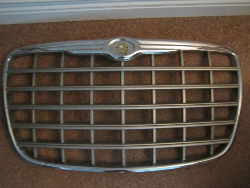 Used 2005-2010 chrysler 300c used oem/factory front grille grill