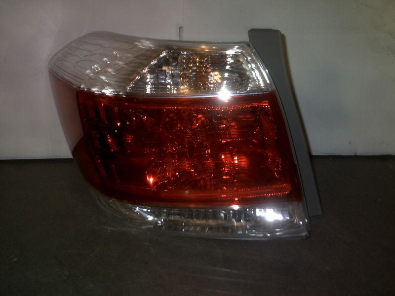 2011-2012 toyota highlander tail light d/s l/h oem ng2700 d1 tested works