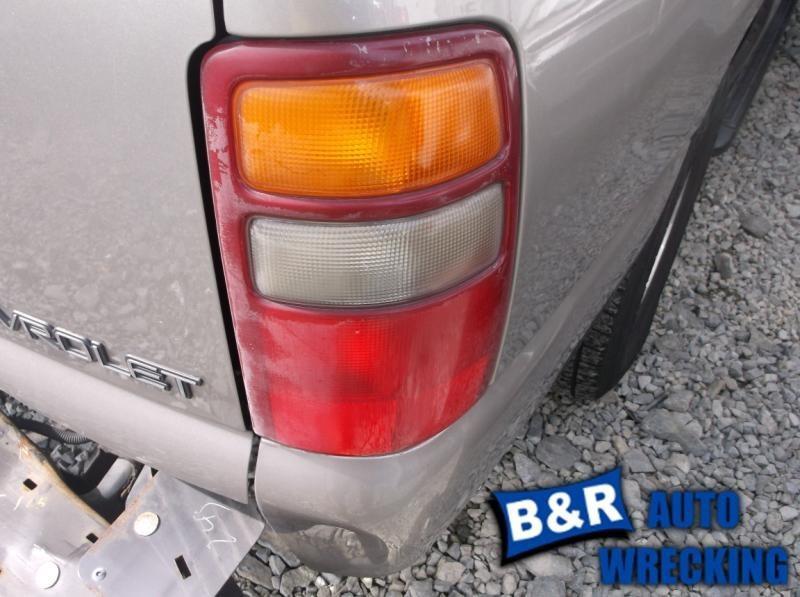 Right taillight for 00 01 02 03 chevy suburban 1500 ~ 4959149