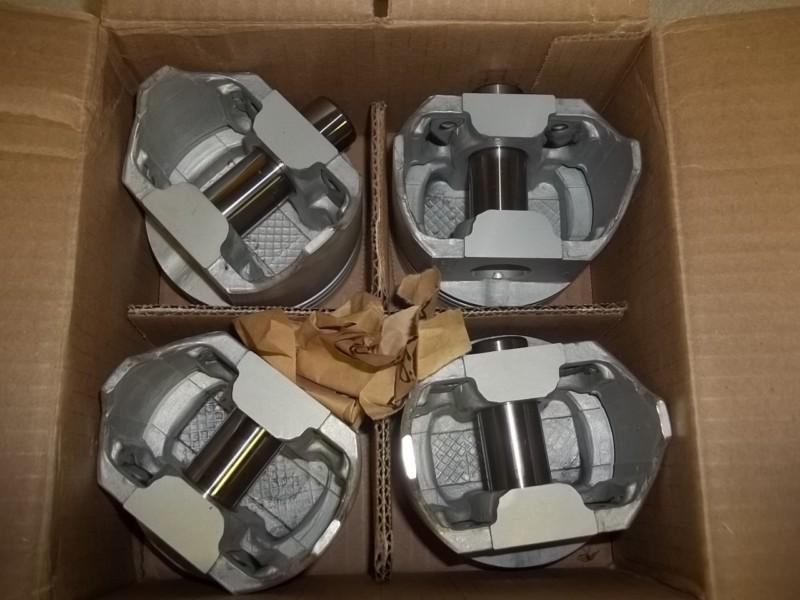 New federal-mogul 527p pistons "set of 4"