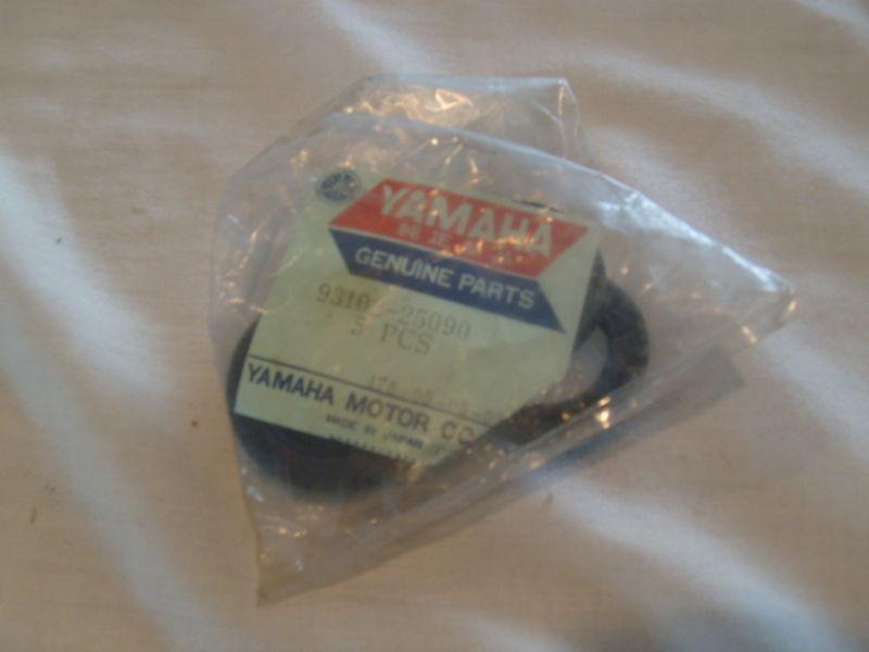 Yamaha xs ys oil seals lot of 5 new 93102 25090