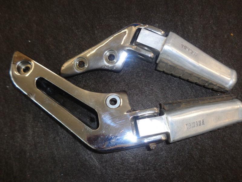 1993 yamaha virago 1100 set of rear footpegs with brackets