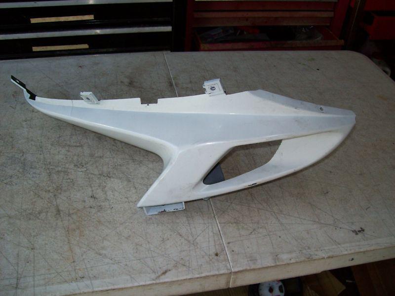 2006 suzuki gsxr600/750 oem left middle plastic of upper fairing air intake