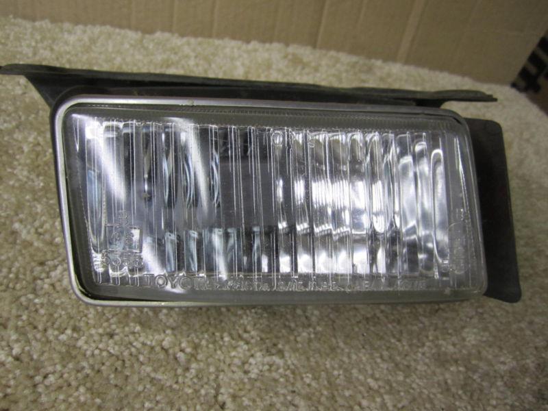 Toyota supra 7mge 86-88 1986-1988 fog light w/ shroud passenger rh right oe