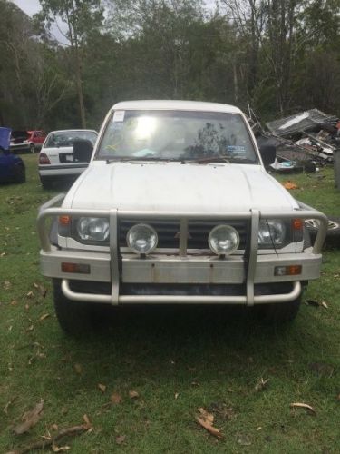 1993 mitsubishi pajero  lh left hand front window glass nh-nj 91-99  #c297