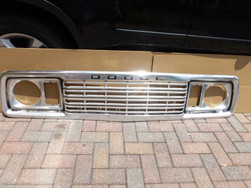 1978 dodge pickup ramcharger trailduster  oem front grille assembly