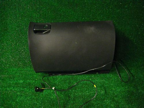 2007 mercedes benz r350 w251 dash glove box door assembly w/ aux plug