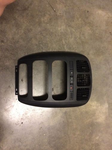 2001 02 voyager black radio heater temp dash bezel  p05005021af vents switches