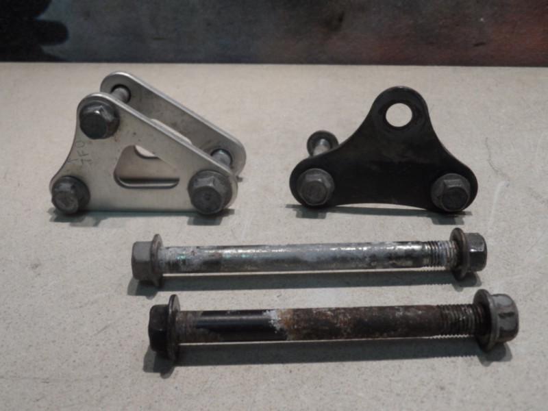 2001 suzuki rm250 engine mount + bolts  (b) 01 rm 250