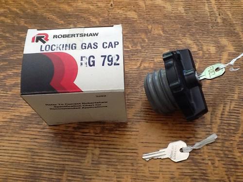 Jeep--toyota-v/w--robertshaw  locking gas cap- -# g792--