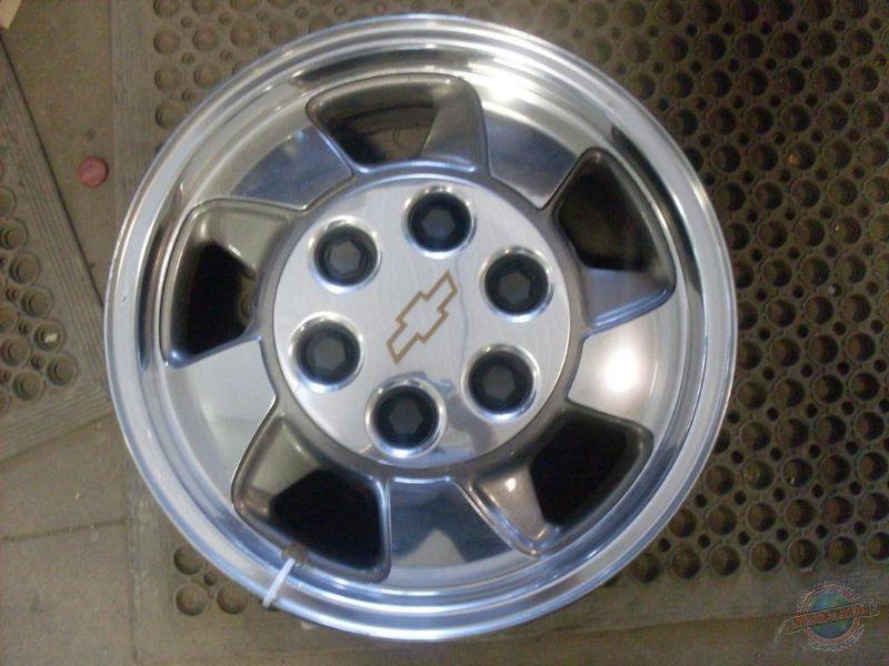 (1) wheel suburban 1500 954768 00 alloy 90 percent less ctr cap